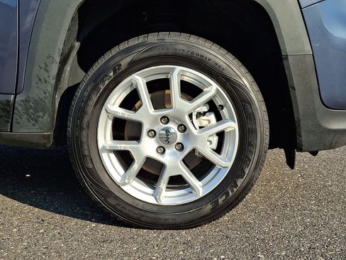 Used 2023 Jeep Renegade Latitude AWD/4WD image 8