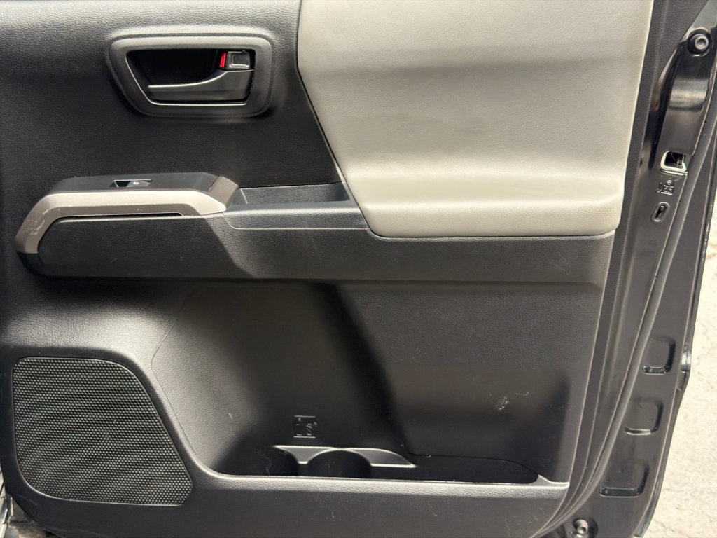 Used 2022 Toyota Tacoma SR5 w/ Technology Package RWD image 19