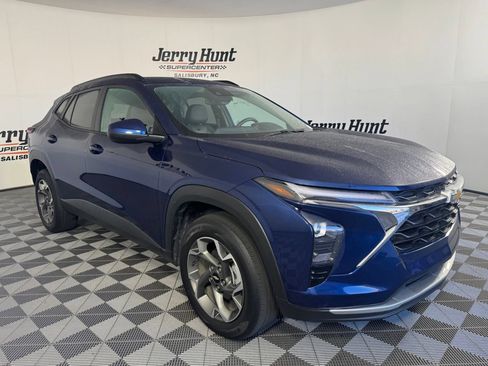 Used 2024 Chevrolet Trax LT FWD image 6