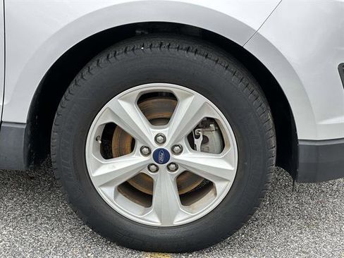 Used 2018 Ford Edge SE image 7