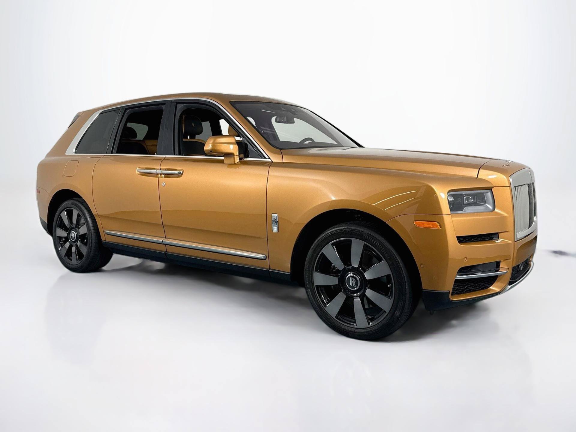 Used 2023 Rolls-Royce Cullinan w/ Cullinan Package AWD/4WD image 3