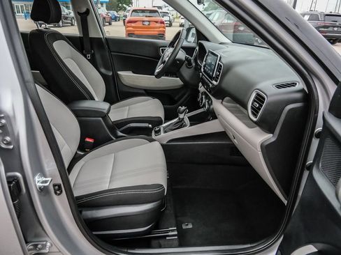 Used 2025 Hyundai Venue SEL FWD image 44