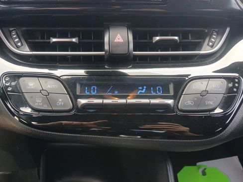 Used 2018 Toyota C-HR XLE FWD image 21