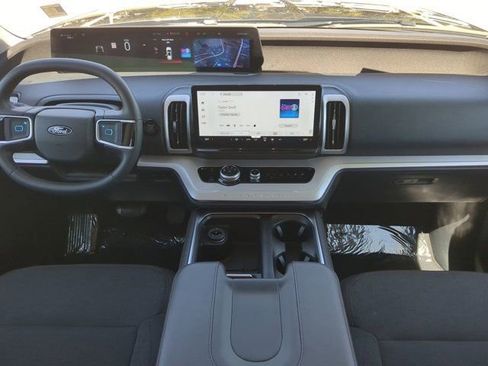 Used 2025 Ford Expedition Active RWD image 14