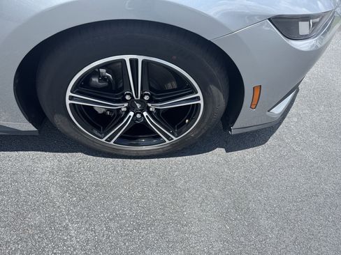 Used 2025 Ford Mustang Premium RWD image 10