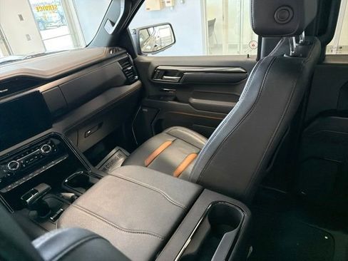 Used 2024 GMC Sierra 1500 AT4 w/ Technology Package AWD/4WD image 39