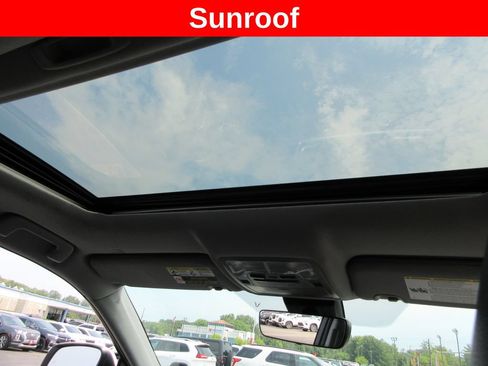 Used 2019 Toyota Highlander XLE AWD/4WD image 15