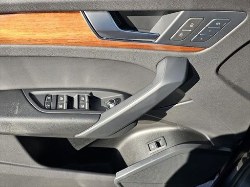 Used 2023 Audi Q5 2.0T Premium w/ Convenience Package image 2