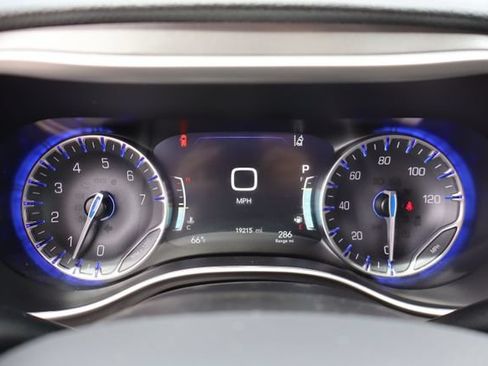 Used 2026 Chrysler Pacifica Select AWD/4WD image 19
