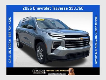 Used 2025 Chevrolet Traverse LT w/ Driver Confidence Package