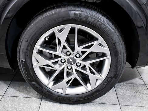 Used 2025 Genesis GV70 2.5T w/ Select Package image 8