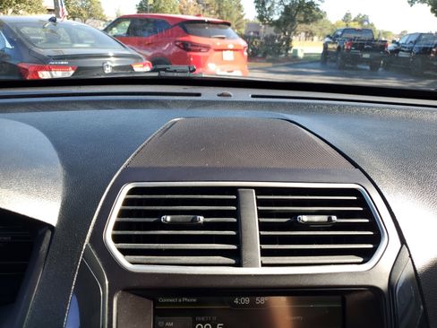 Used 2016 Ford Explorer XLT w/ Equipment Group 202A image 22