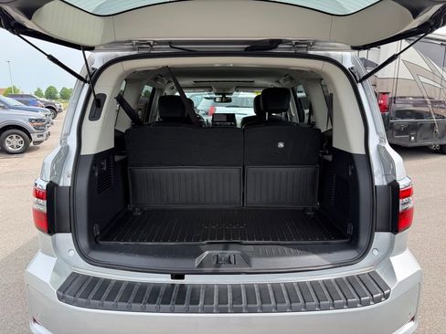 Used 2024 Nissan Armada SL w/ Captain's Chairs Package RWD image 38