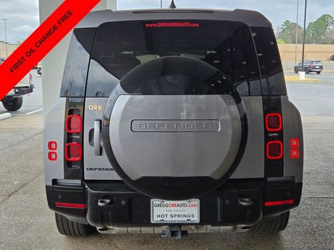 Used 2024 Land Rover Defender 130 X-Dynamic SE image 4