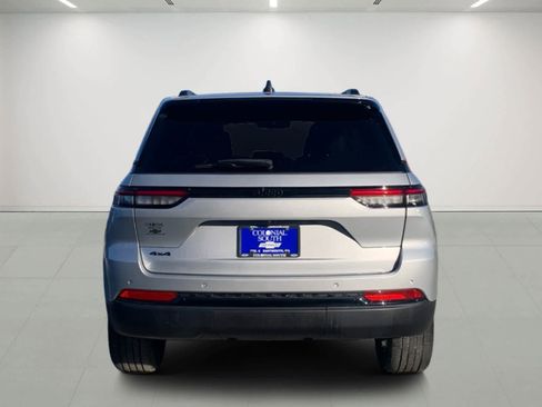 Used 2023 Jeep Grand Cherokee Altitude image 5