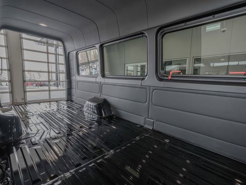 Used 2025 Mercedes-Benz Sprinter 3500 image 25