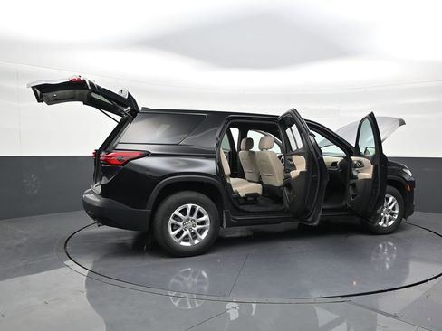 Used 2023 Chevrolet Traverse LS FWD image 28