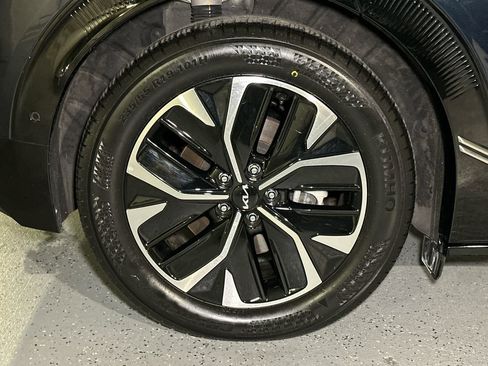 Certified 2023 Kia EV6 Wind w/ Wind Technology Package image 9