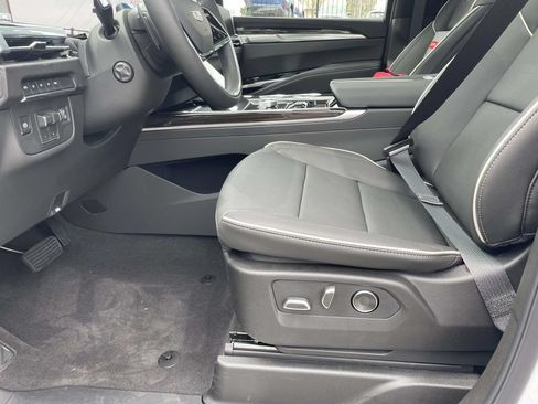 New 2026 Cadillac Escalade ESV Luxury AWD/4WD image 22