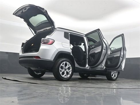New 2026 Jeep Compass Latitude image 52