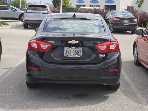Used 2017 Chevrolet Cruze LT w/ Sun And Sound Package FWD image 6