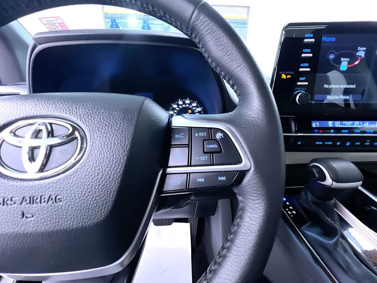 Used 2024 Toyota Sienna XLE FWD image 21