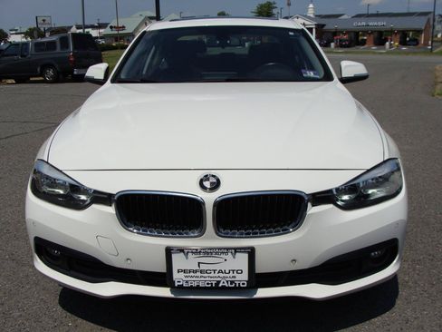 Used 2017 BMW 320i xDrive Sedan AWD/4WD image 2