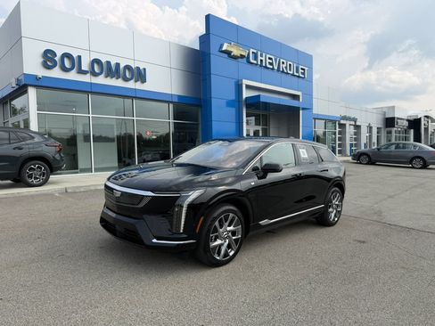 Certified 2025 Cadillac Optiq Luxury 2 w/ LPO, Floor Liner Package AWD/4WD image 2