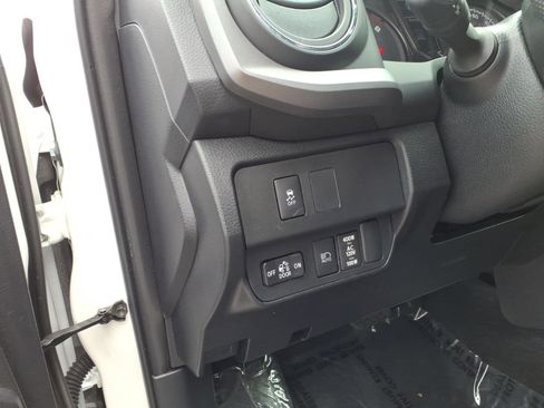 Certified 2023 Toyota Tacoma TRD Off-Road AWD/4WD image 17