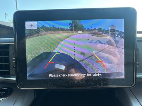 Used 2024 Ford Explorer XLT w/ Equipment Group 202A AWD/4WD image 9