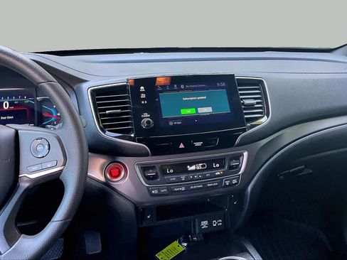 Used 2022 Honda Pilot Sport image 7