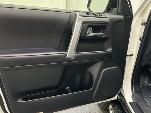Used 2022 Toyota 4Runner SR5 Premium image 17