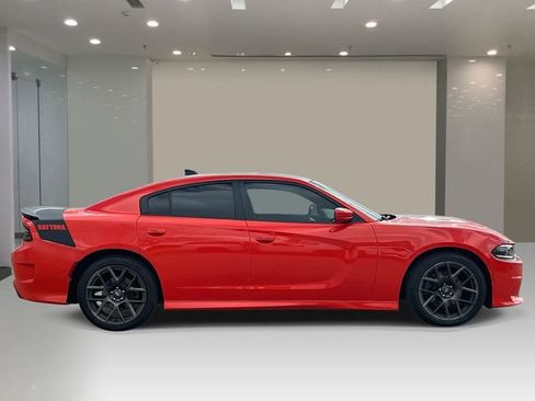 Used 2018 Dodge Charger R/T RWD image 5