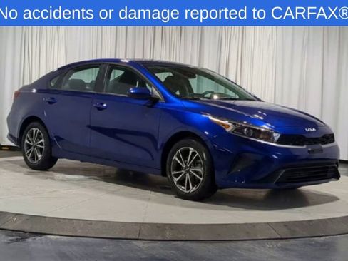 Used 2023 Kia Forte LXS image 2