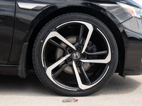 Used 2018 Honda Accord Touring image 9