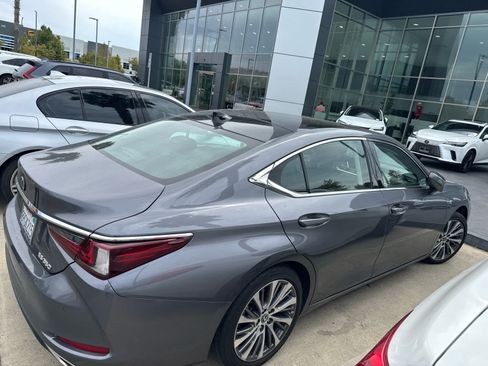 Used 2020 Lexus ES 350 w/ Premium Package FWD image 2
