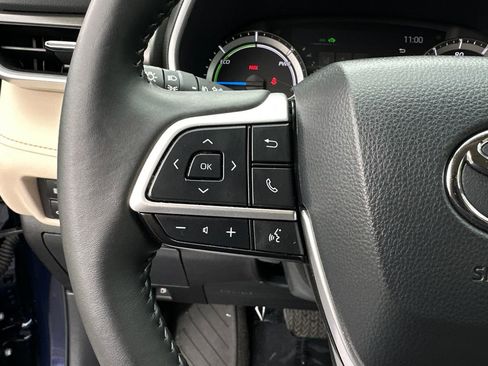 Certified 2024 Toyota Highlander XLE image 25