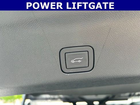 Used 2025 Chevrolet Tahoe High Country AWD/4WD image 22
