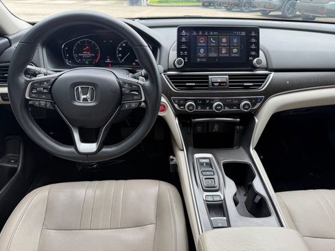 Used 2018 Honda Accord Touring image 16