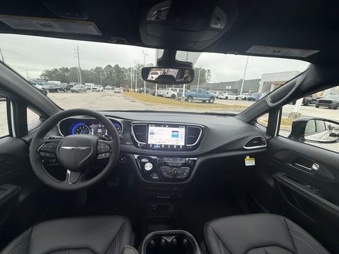 New 2026 Chrysler Pacifica Select w/ S Appearance Package image 12