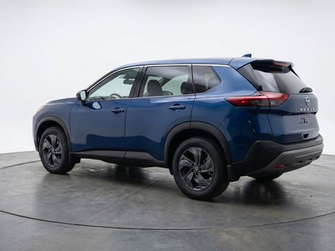 Used 2025 Nissan Rogue SV image 6