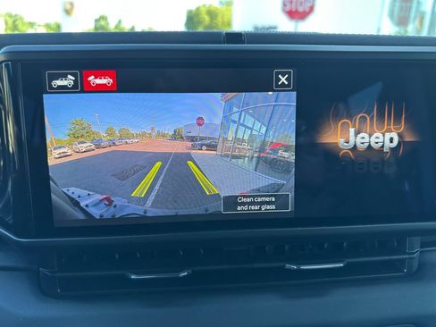 Used 2026 Jeep Wrangler Unlimited Rubicon AWD/4WD image 18