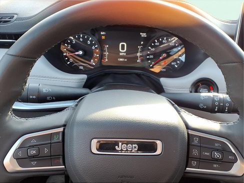 Used 2025 Jeep Compass Limited image 8