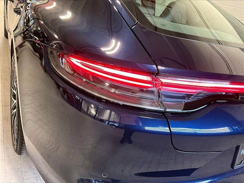 Certified 2022 Porsche Panamera 4 Platinum Edition image 31