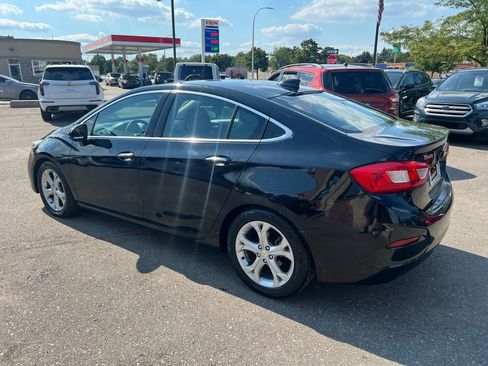 Used 2017 Chevrolet Cruze Premier image 3