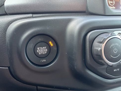 Used 2023 Jeep Gladiator Mojave w/ Cold Weather Group image 27