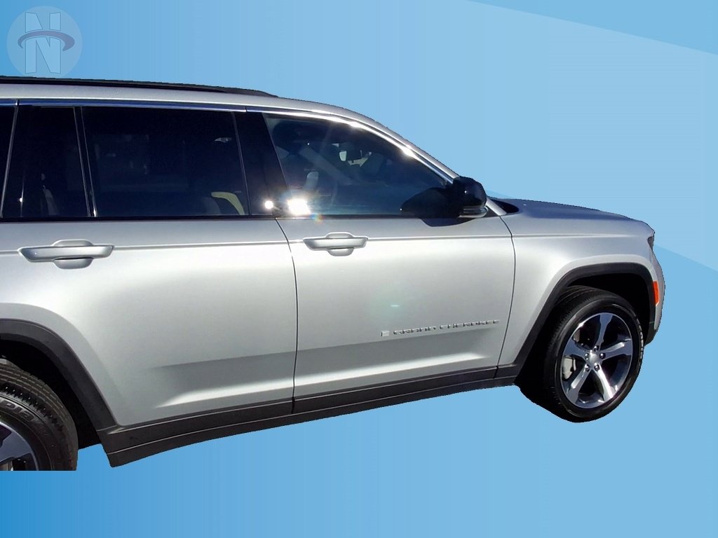 Certified 2025 Jeep Grand Cherokee Limited AWD/4WD image 9