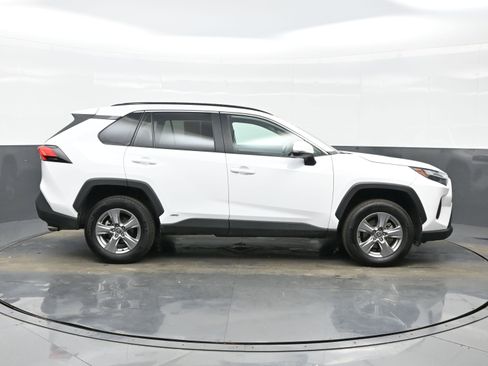 Used 2025 Toyota RAV4 XLE image 7