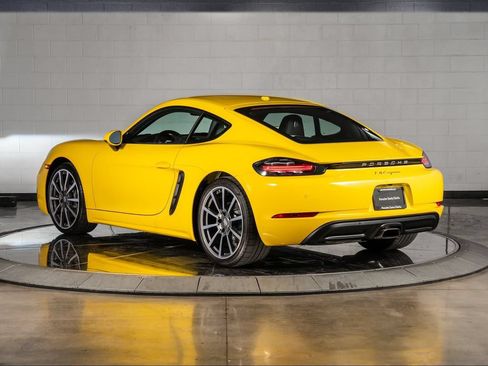 Used 2023 Porsche 718 Cayman RWD image 3