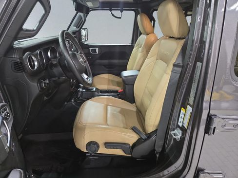 Used 2019 Jeep Wrangler Unlimited Sahara AWD/4WD image 7